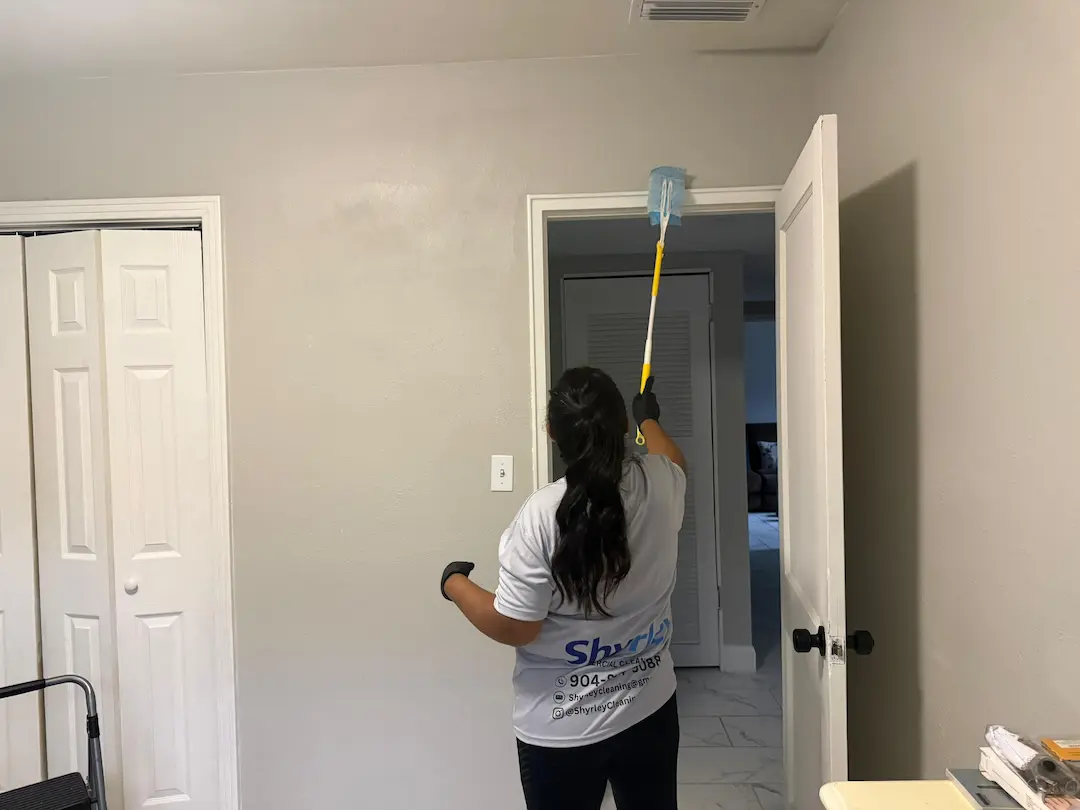 Shyrley Cleaning team in action